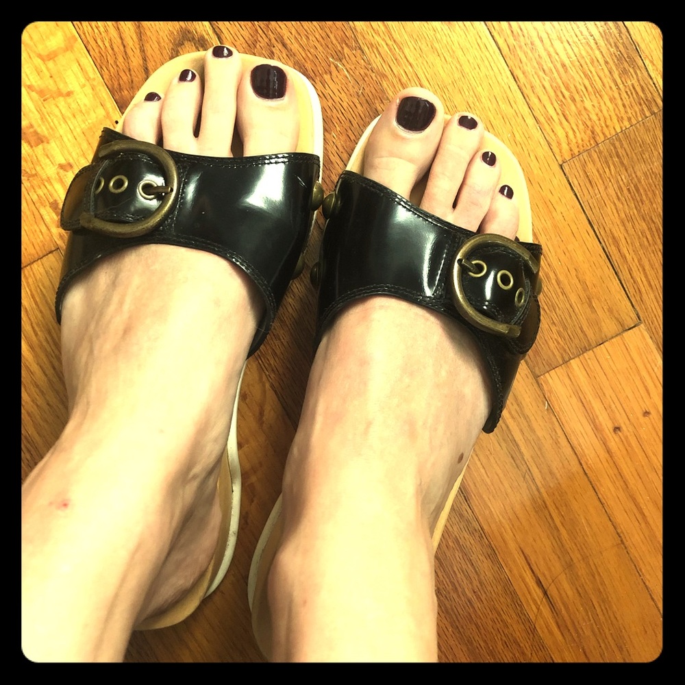 Marc Jacobs black patent buckle slides